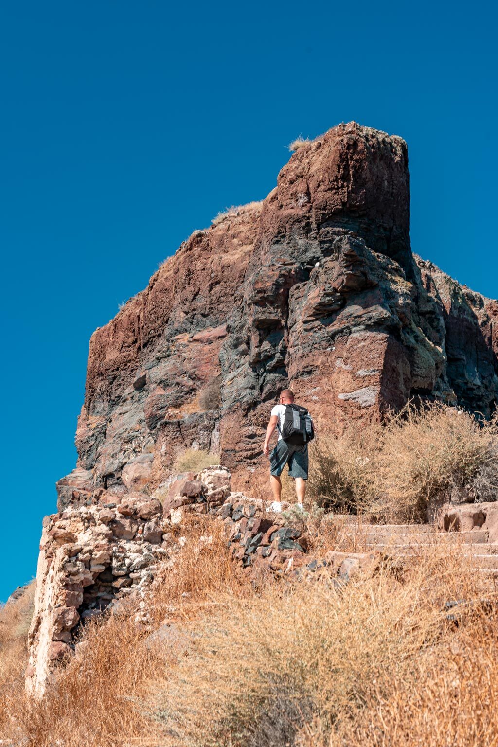 Hiking to Skaros Rock Imerovigli