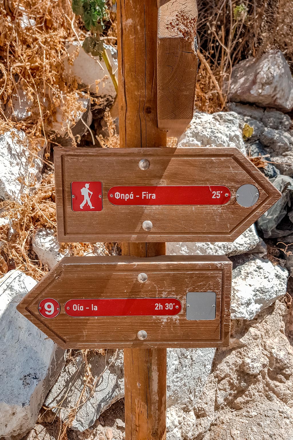 Hiking Signpost Oia to Fira