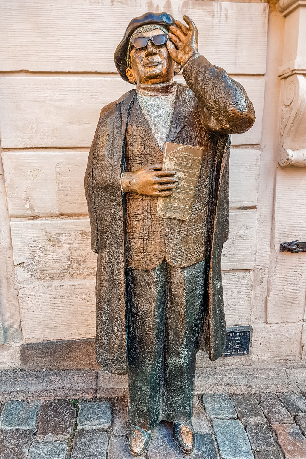 Statue of Evert Taube