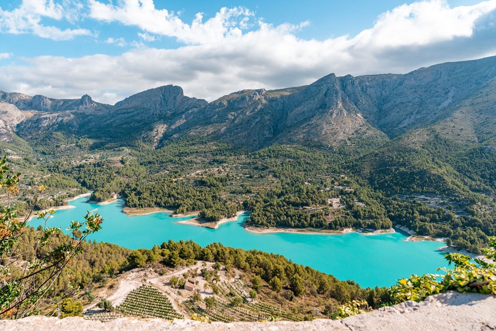 Beautiful Guadalest Reservoir (Embalse de Guadalest) and surrounding mountains.