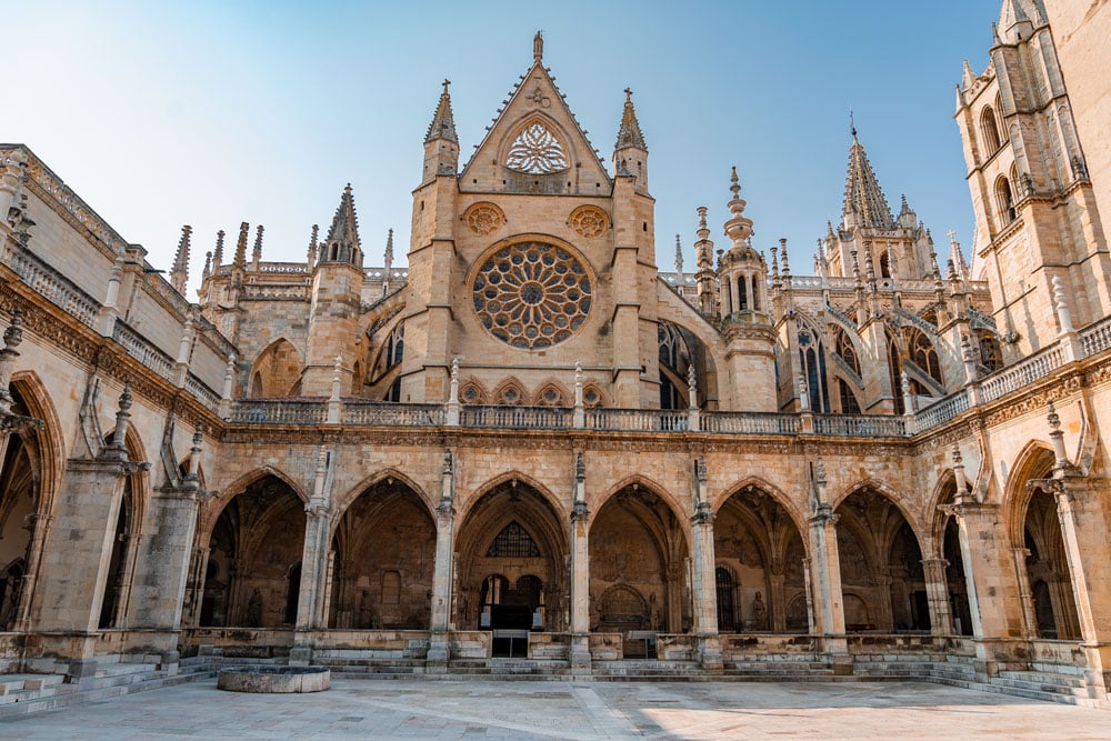 Cathedral of Leon couryard