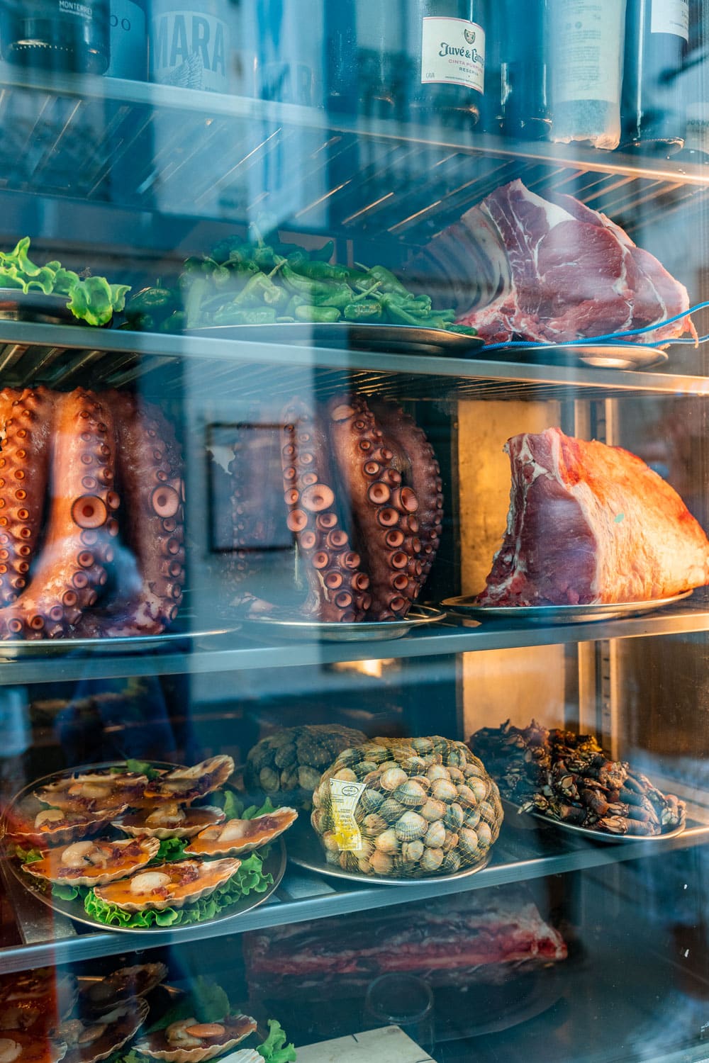 Seafood restaurant window at Santiago de Comostela