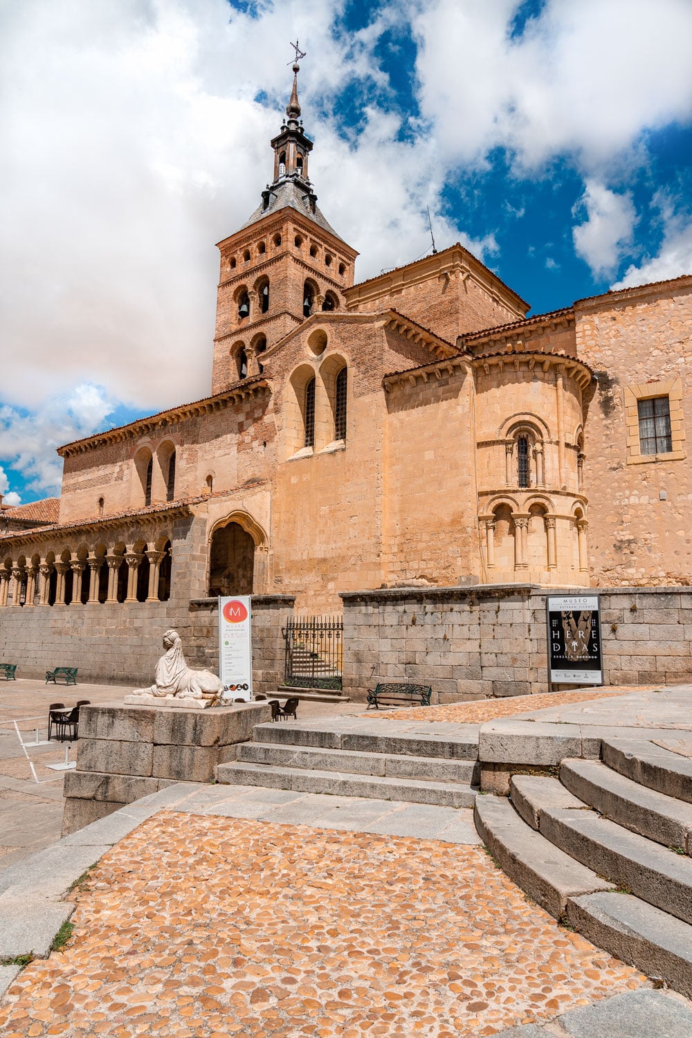 Medina del Campo square and medieval church San Martin