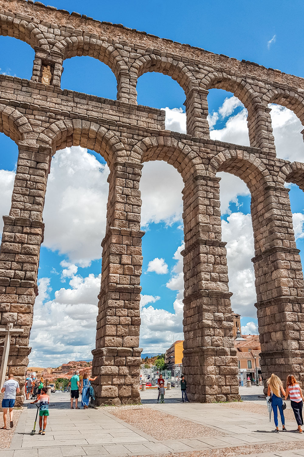 Segovia Travel Guide - Famous Roman Aqueduct