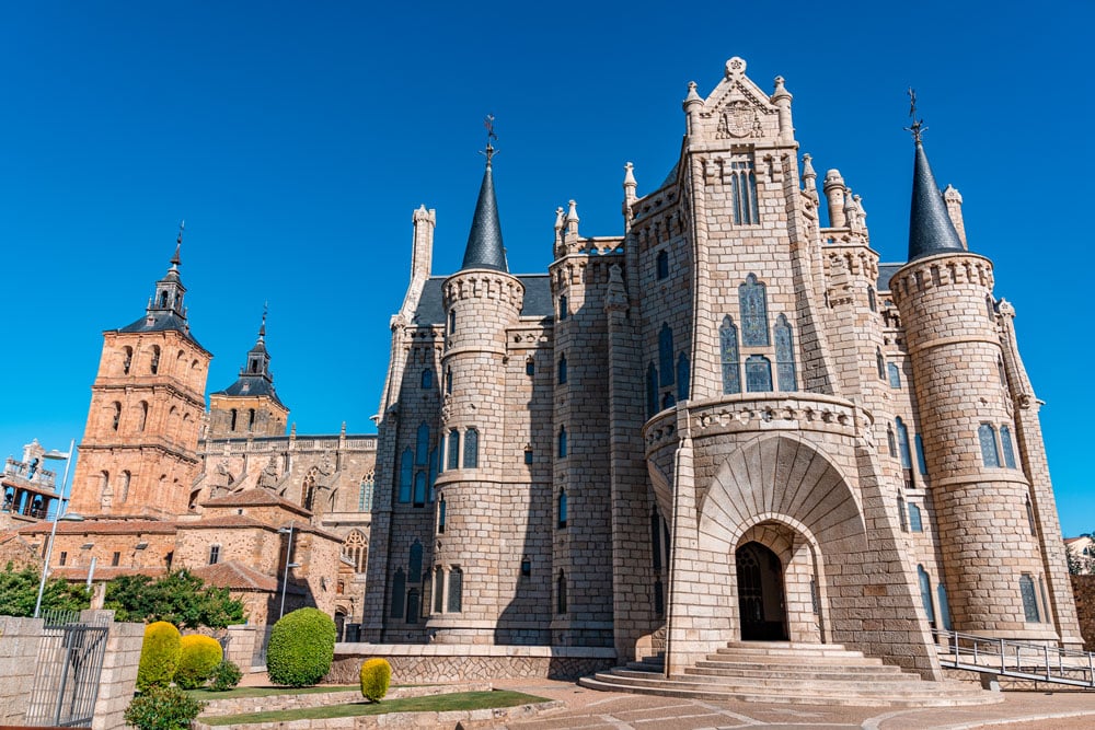 Palace of Gaudì Astorga and Cathedral