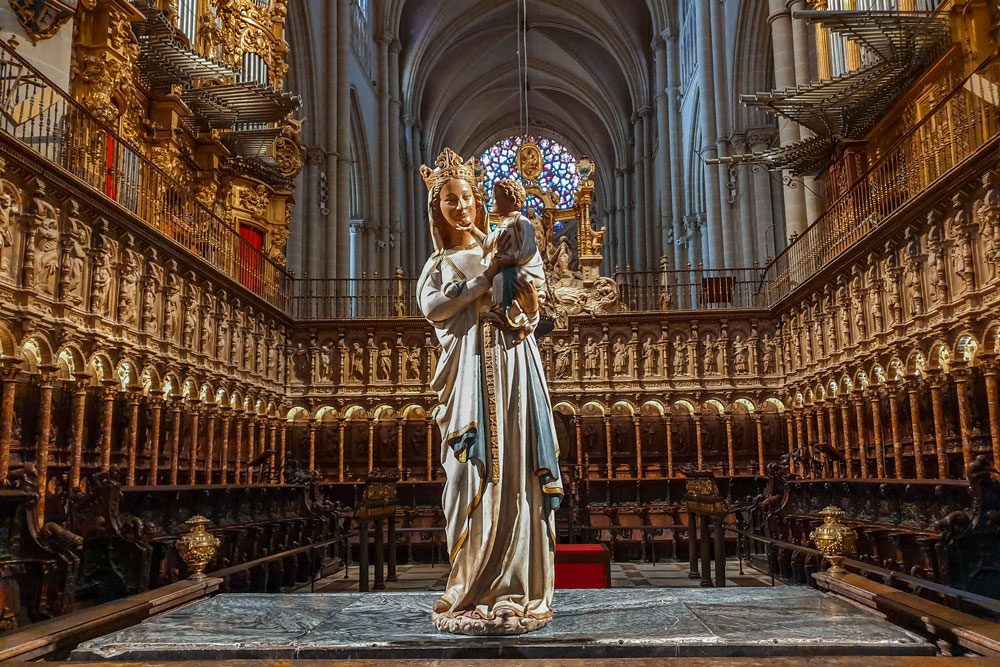 White Virgin and Toledo Cathedral Choir