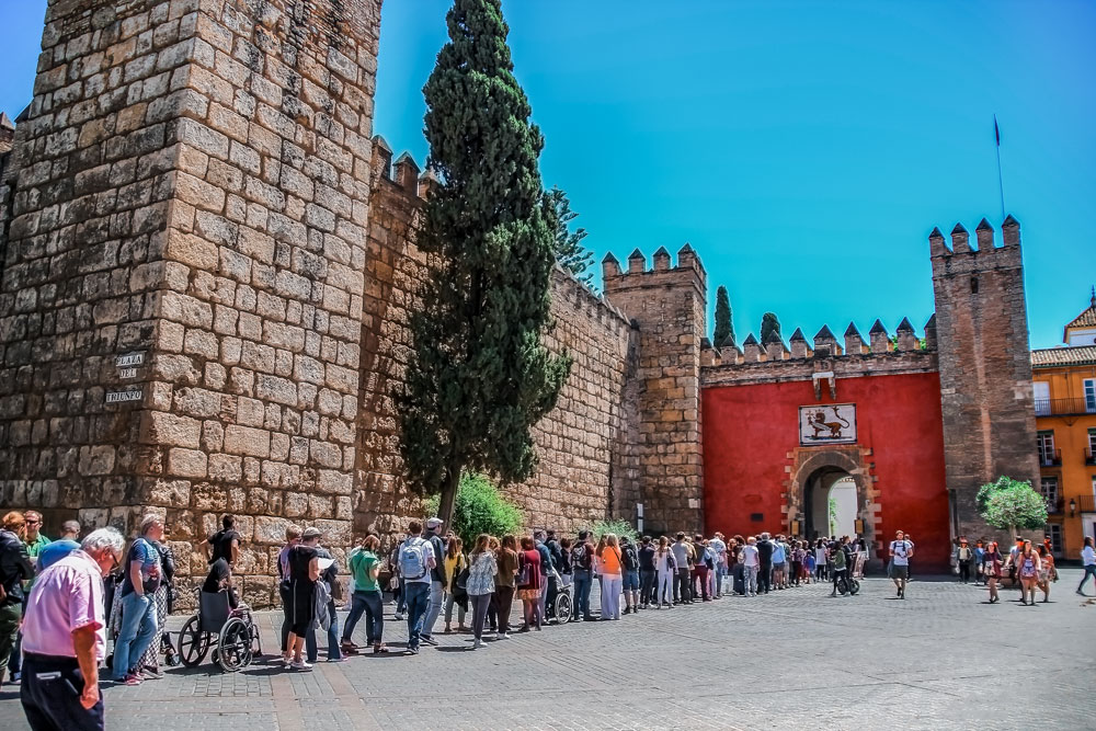 Long queue of tourists