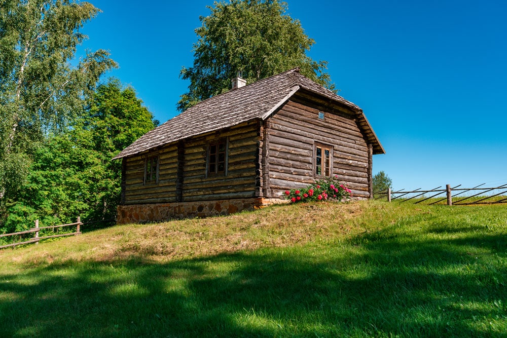 Karilatsi Court and Community House